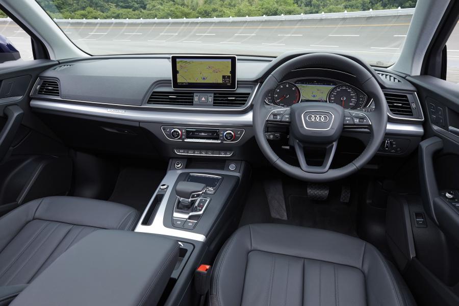 Торпедо Audi Q5 TFSI Quattro S-Line 2017 года  (JP) (фото 8 из 18)